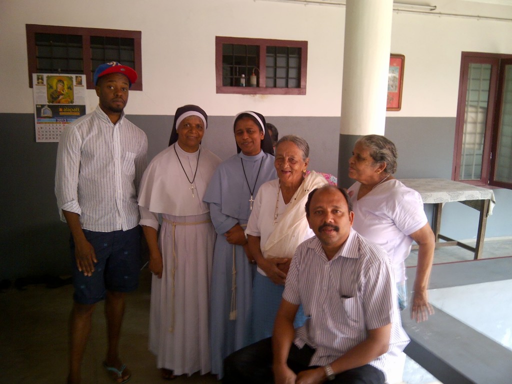 M.Washington and Peter thettayil with the sisters and elderly clients fo the Karuna Bhavan Social Center Old Age Home